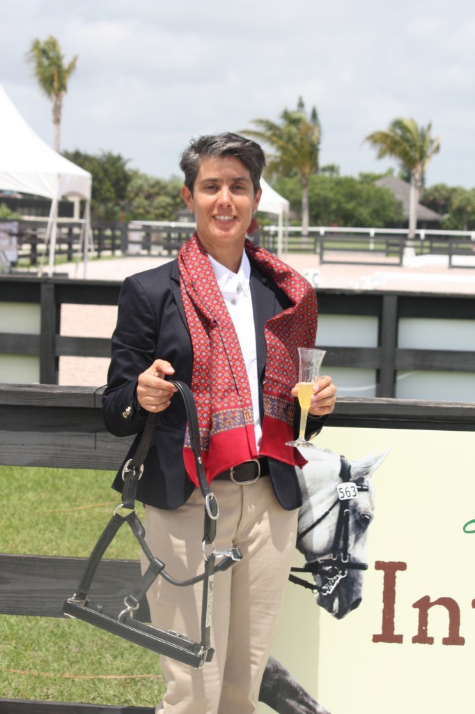 Carmen Franco and Vinho dos Pinhais were presented with the Interagro High Score Lusitano award for their performance on Team Colombia at the 2013 Nations Cup CDI 3*.
