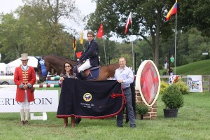 Martha Webster and Rob Woodrow from Woodrow Jewelers in Rye, NY present the award to Darragh Kenny and Top Gun IV Photo by Carrie Wirth