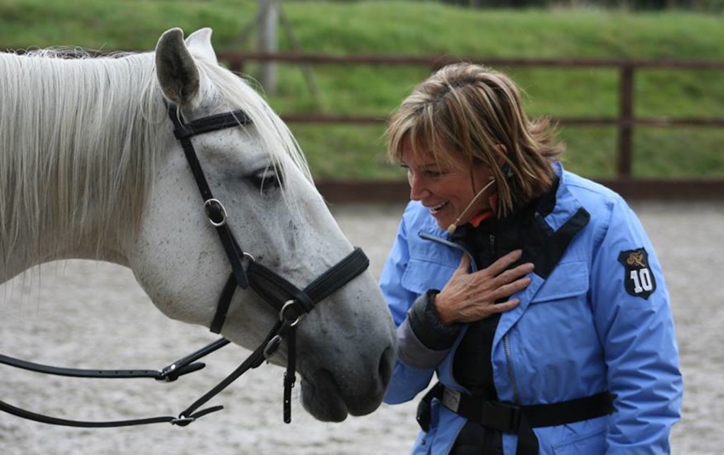 During an On Target clinic in the UK, Shawna worked with Lua, who “was basically shut down – stuck in one place, herd-bound, not listening to her rider. Positive reinforcement reached her mind and she became quite compliant and happy to move forward, forgetting about the other horses ” Shawna said. “Seeing her go from disconnected to quite engaged made me smile.” Photo by Natalie Bourchier 