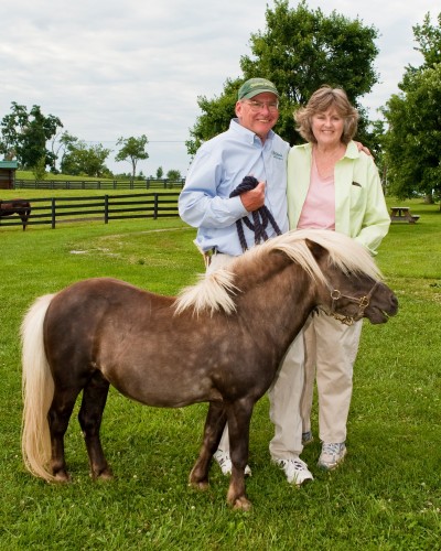 Old Friends: Michael Blowen, Diane White and Little Silver Charm Photo by www.EquiSportphotos.com 