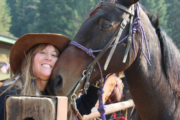 Paula Menakaya bonding with her horse. Photo by Anne Joubert