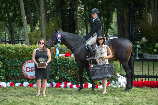 Lynn Jayne, right, and Marion Maybank present Kelley Farmer and Mindful as the winners of the 2015 $50,000 USHJA International Hunter Derby. Photo by Aullmyn Photography
