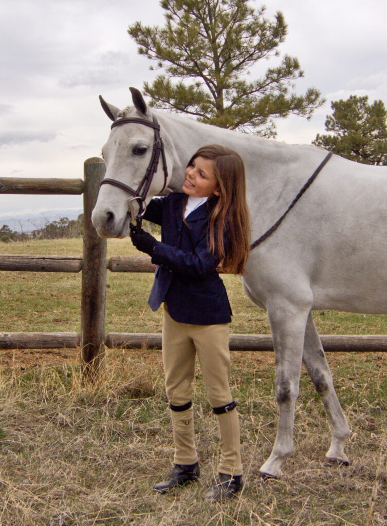 Hannah spends a moment bonding with Ultimo DHD, owned by NTM Enterprises. Photo by Patrick Brennan - www.blackhatphoto.us 