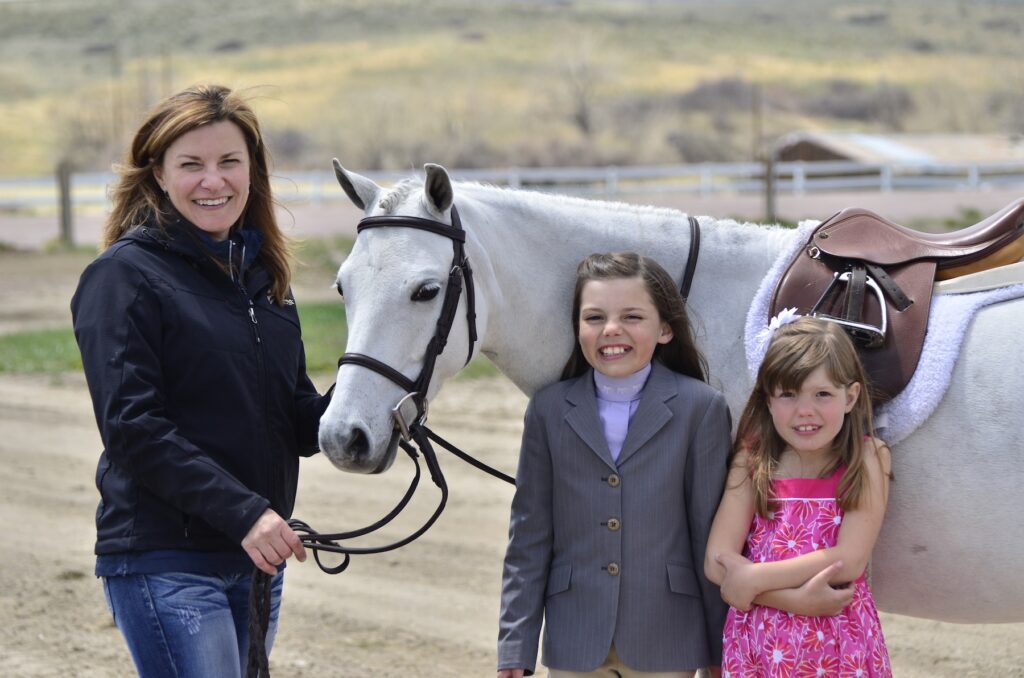 Hannah spends a moment bonding with Ultimo DHD, owned by NTM Enterprises. Photo by Patrick Brennan - www.blackhatphoto.us 