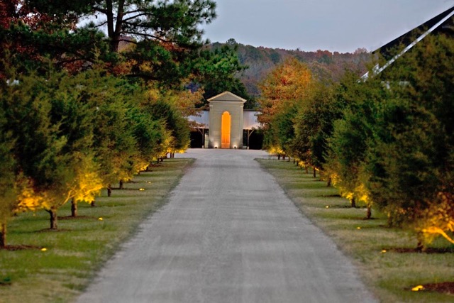 Bobby’s designs extend to this farm building on a property outside of Memphis, Tennessee. Photo by Gary Walpole Photography