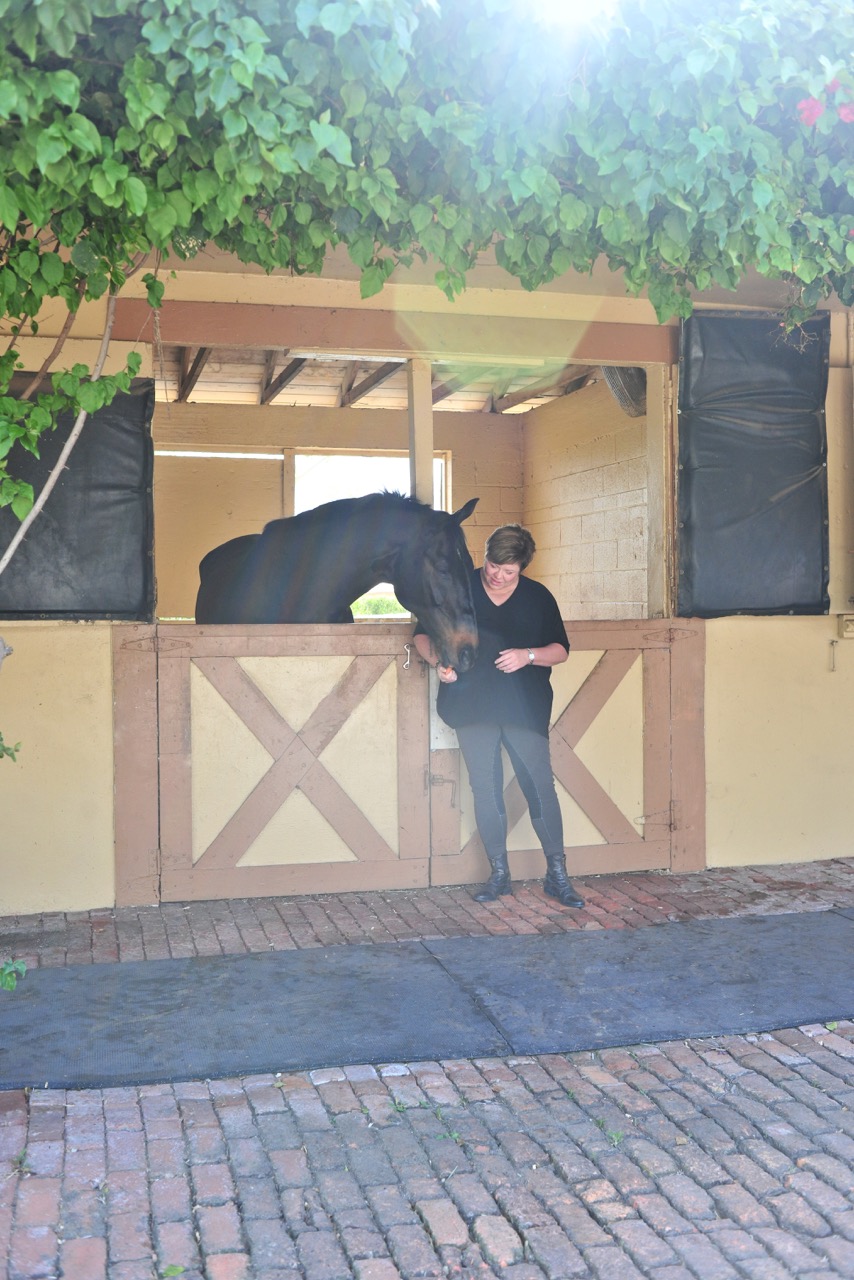 Tami spends a quiet moment with Lonestar