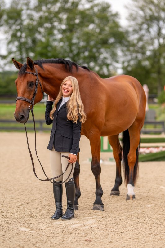 In 2025, Emi and Kingsroad, aka Roady, competed in the WIHS Equitation Division, ASPCA Maclay and Dover USEF Medal.